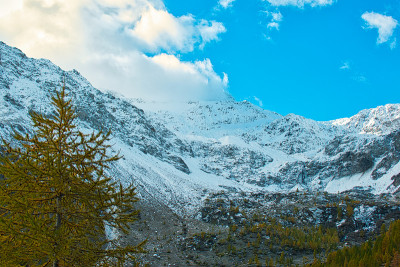 的雪山