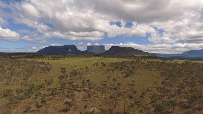 Canaima National Park tepuis的鸟瞰图:是eam、Kusary和Kuraw