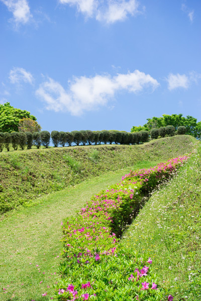 步行路的山中城堡废墟公园