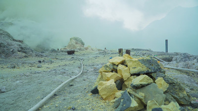 卡瓦伊真火山，硫磺被开采的地方