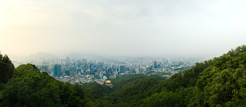 韩国南山，首尔电视塔缆车上的首尔全景