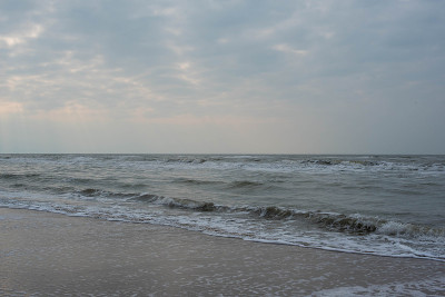 北海海滩上的波浪