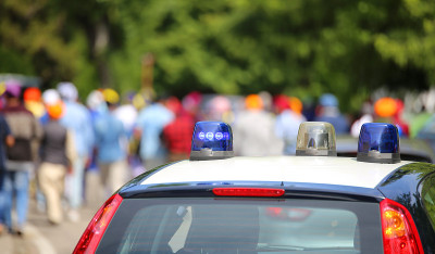 市内警车鸣笛鸣笛