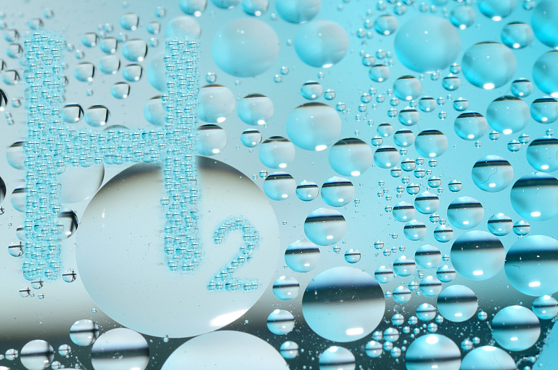 氢与氢字母与许多气泡在油