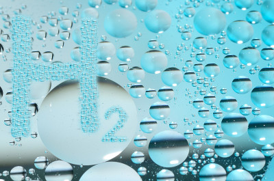 氢与氢字母与许多气泡在油