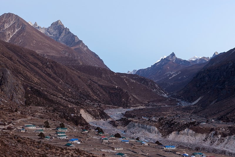 尼泊尔喜马拉雅山萨加玛塔国家公园的Thame山村。