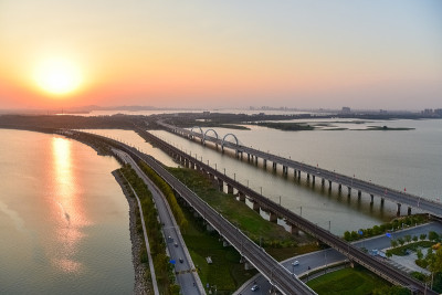 美丽的九江湖光山色和大桥夕阳