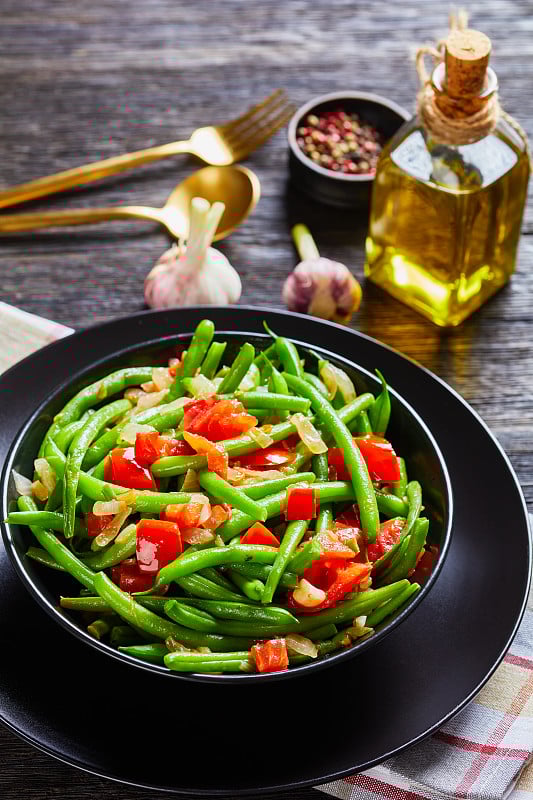 加勒比炒四季豆与洋葱和番茄