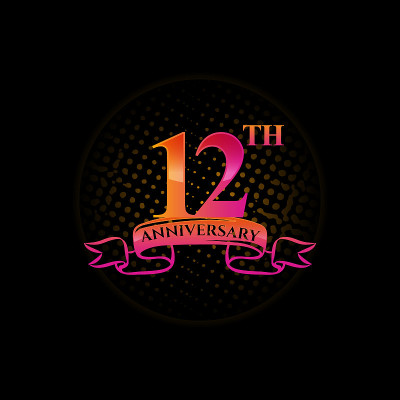 标志12周年标志与一个圆圈和数字12在它和标记纪念年。