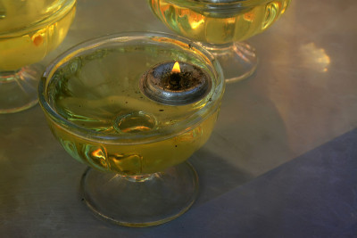玻璃黄油灯，特写照片