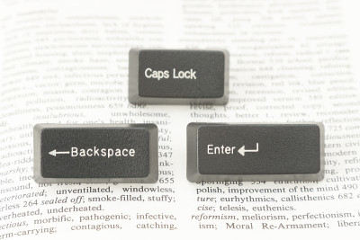 在书页上输入CapsLock和Backspace键