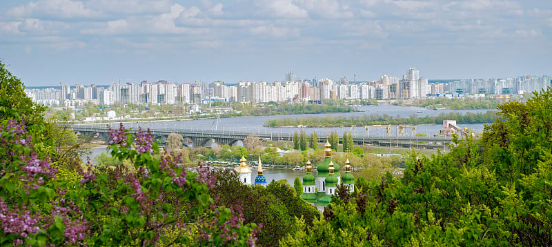 基辅城市左岸的景色