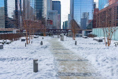 芝加哥沃尔夫角的雪覆盖公园