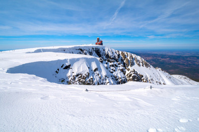 著名的sniezne kotly(大雪坑)，Giant Mountains(捷克语:Krkonose