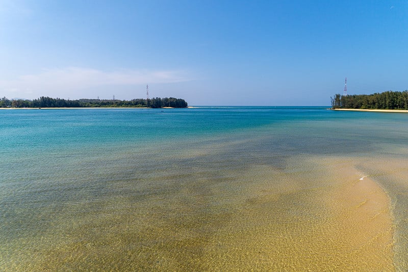 风景自然风景美景美丽的热带海与美丽的海面在夏季图像鸟瞰无人机拍摄，高角度视图。