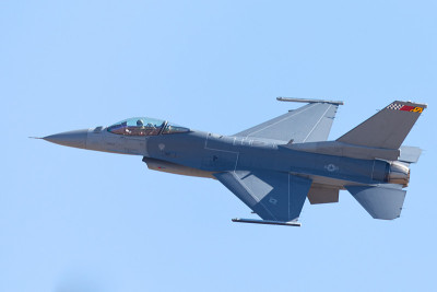 F-16猎鹰战斗机的侧视图