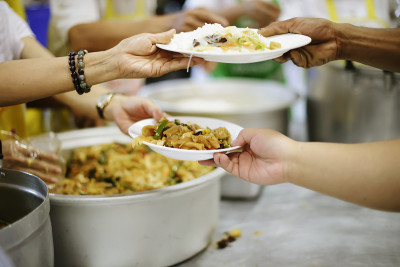 为穷人提供食物:解决饥饿和食物的概念