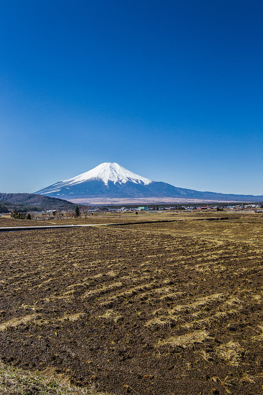 从日本大野看富士山