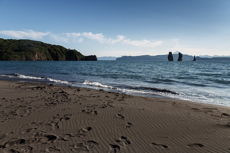 堪察加山脉，海滩和阿瓦查湾