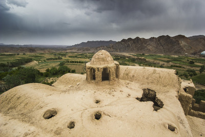 被遗弃的城市Kharanak的屋顶，伊朗，yazd