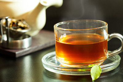 茶饮料在茶杯的背景