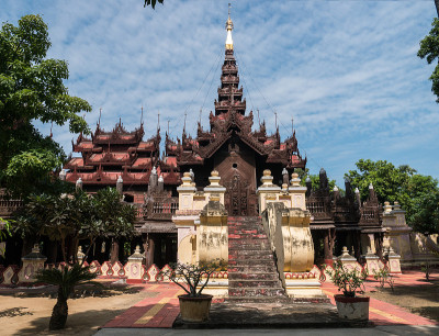 瑞宾寺，缅甸曼德勒的柚木雕塑建筑