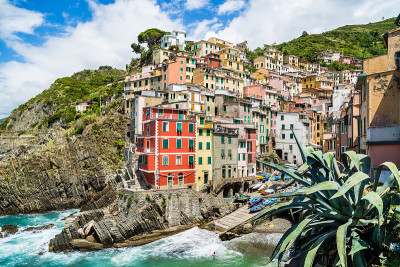 美丽的Riomaggiore村，位于利古里亚Cinque Terre，意大利
