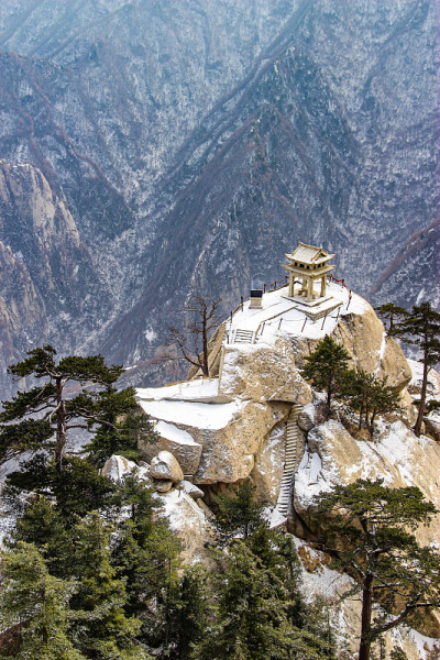 雪山中的华山