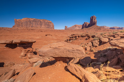 纪念碑谷地区的科罗拉多高原与巨大的砂岩在Arizonaâ犹他州边界上，在一个纳瓦霍民族保留地。美