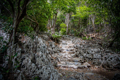 泰国帕拉雅·那空洞，Khua Kharuehat亭庙，位于泰国巴育普·基里汗Khao Sam Roi
