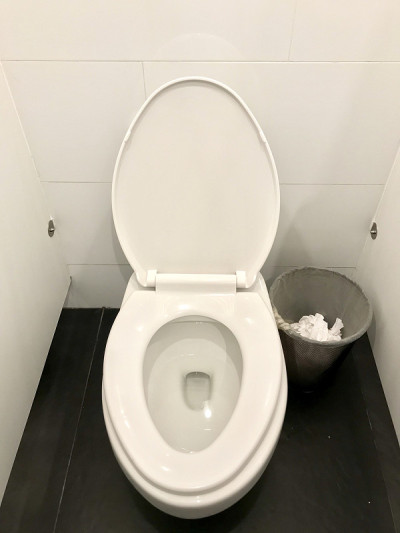 白瓷抽水马桶