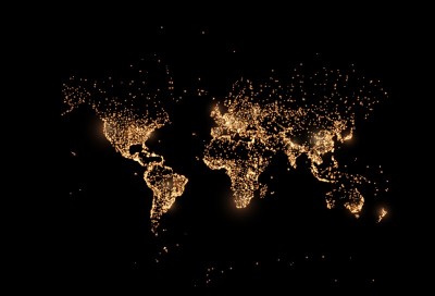 地球之夜的地图。从空间的城市灯光矢量插图。黑暗的世界