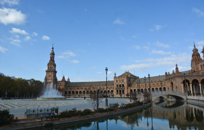 西班牙塞维利亚的奇观，这里是一个美丽的阳光明媚的日子在广场España