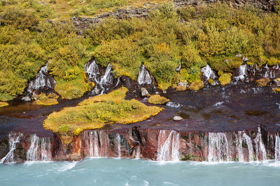 Hraunfossar (Borgarfjordur，冰岛西部)瀑布