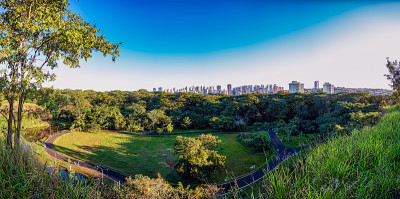 市政公园Ribeirão普雷托- São圣保罗，巴西，Ribeirão普雷托城市全景从市政公园Cur