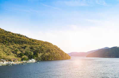 箱根山或Ashi湖，日本。