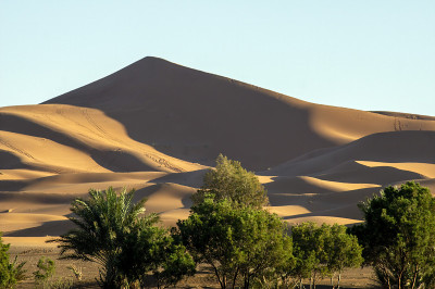 摩洛哥Merzouga, Erg Chebbi沙丘上的晨光