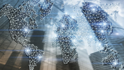 全球地图双重曝光网络。电信、国际商务互联网和技术概念。