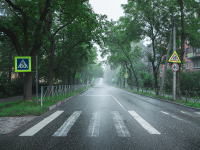 清晨雾蒙蒙的空路