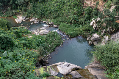 山涧流水，石涧流水