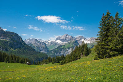 Kandersteg附近的Oeschinensee湖的风景