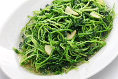 蒜头炒豌豆苗