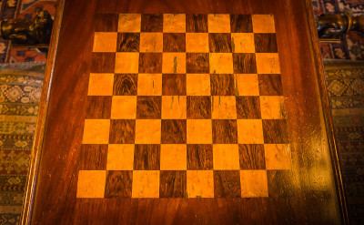 古董木制象棋或跳棋棋盘