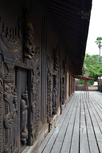 缅甸曼德勒的一座完全用柚木建造的修道院(或寺庙)