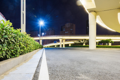 空的高架道路