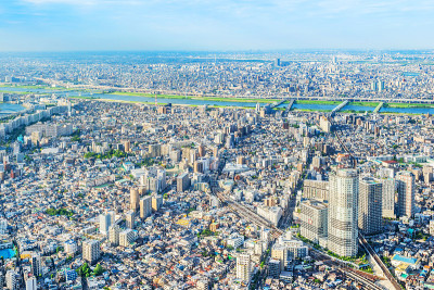 城市城市天际线鸟瞰图在近藤区，日本