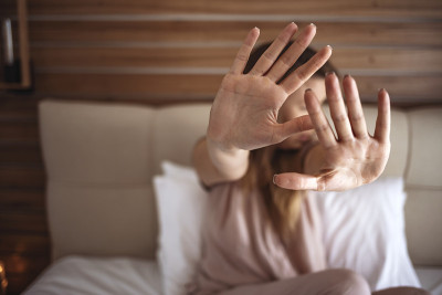 妇女保护自己免受家庭暴力