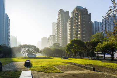 观赏台湾台中现代建筑景观。