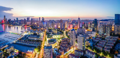 青岛海岸线奥林匹克帆船中心夜景航拍图