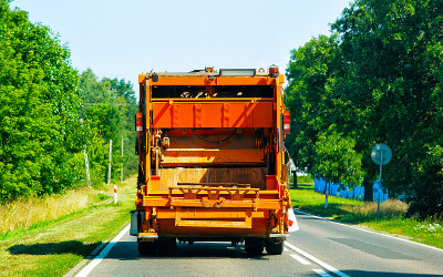 波兰路上的垃圾车